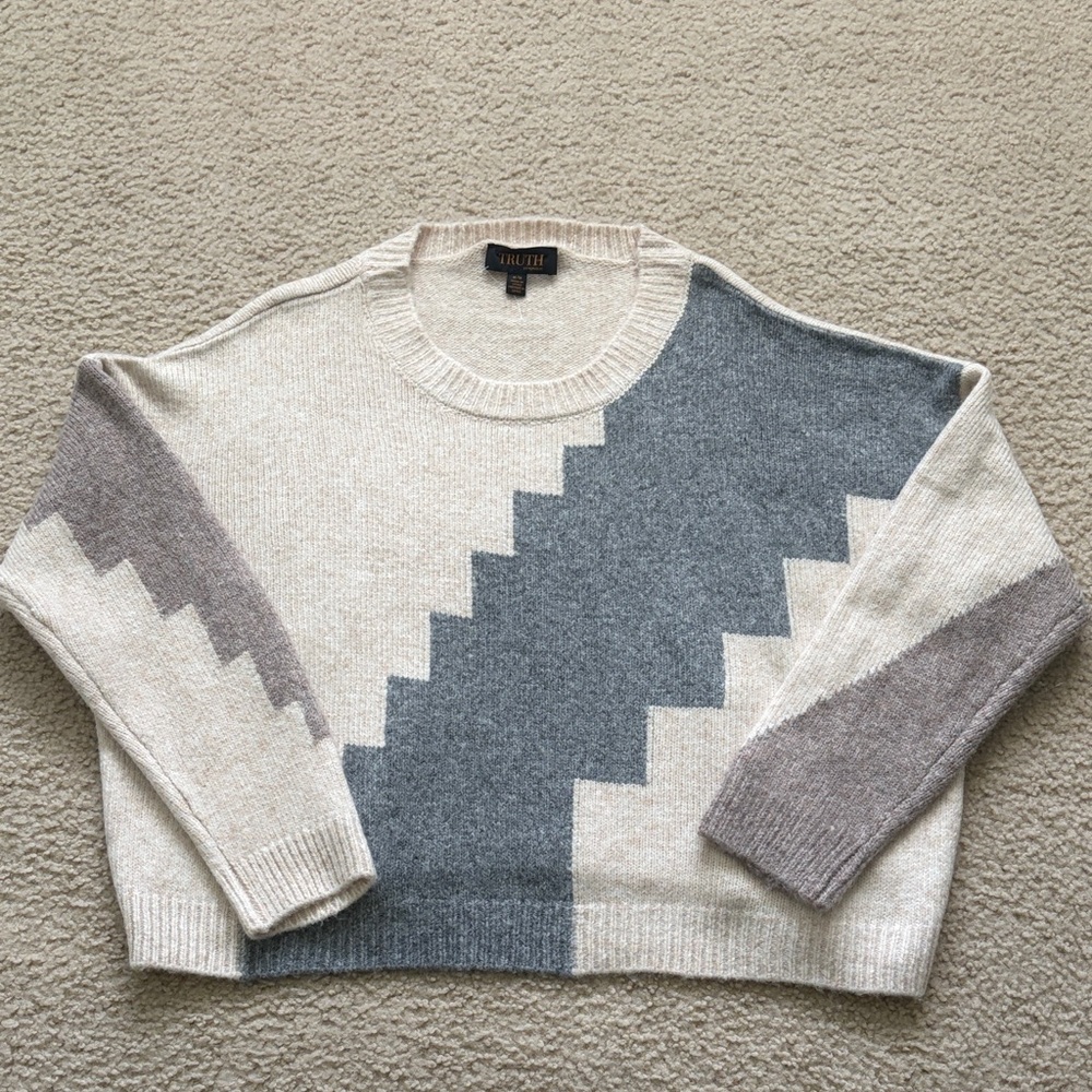 Stylish Geometric Sweater - Cream and Gray